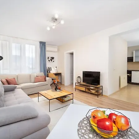 Apartment Center 1-bedroom Flat Next To Mall Of